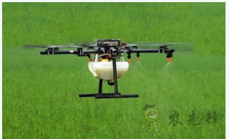 田野里飛舞的植保無人機(jī)